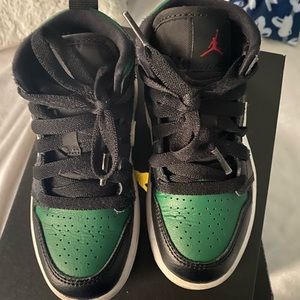 Nike air Jordan’s 1 mid green/black/white “used” authentic